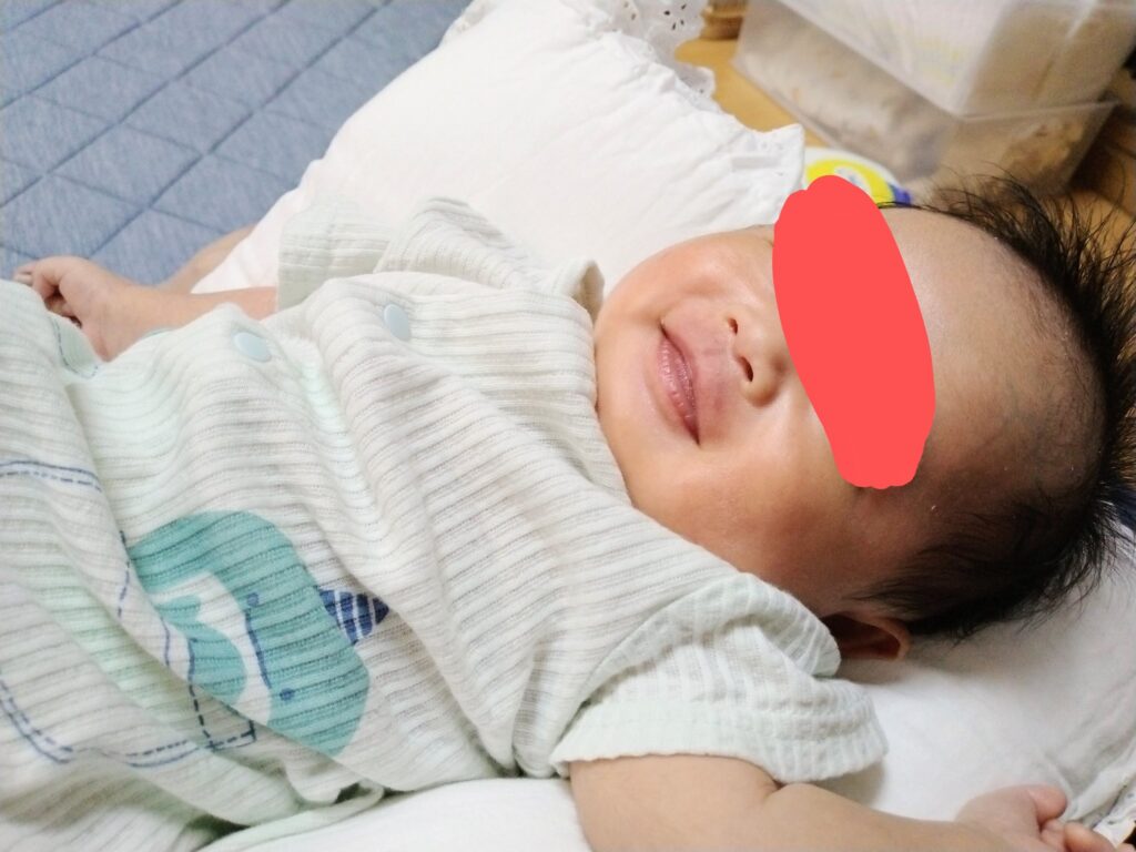 新生児微笑の写真
